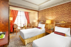 إحدى-الغرف-الثنائية-توين-بسريرين-في-فندق-فيرتا-المدينة-المنورة-ضمن-أرخص-سعر-عمرة-في-مصر-طيران