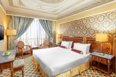 إحدى-الغرف-المزدوجة-في-فندق-فيرتا-المدينة-المنورة-ضمن-عروض-ارخص-سعر-عمرة-في-مصر-2024